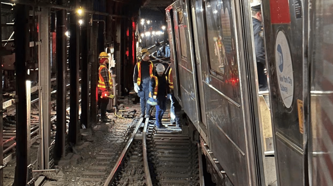 Al menos 24 heridos tras colisión y descarrilamiento de trenes del metro de Nueva York