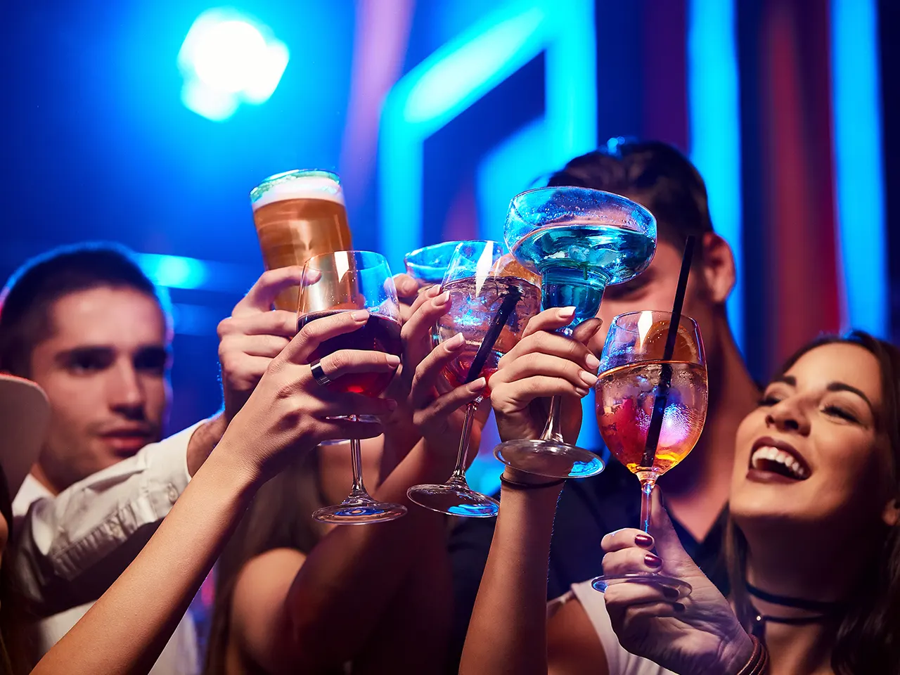 ¿El consumo ocasional de alcohol te hace más viejo y menos inteligente? Esto dice un estudio