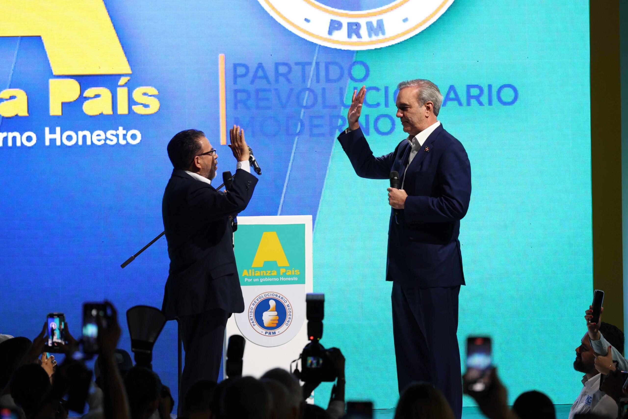 Alianza País proclama a Luis Abinader como su candidato presidencial
