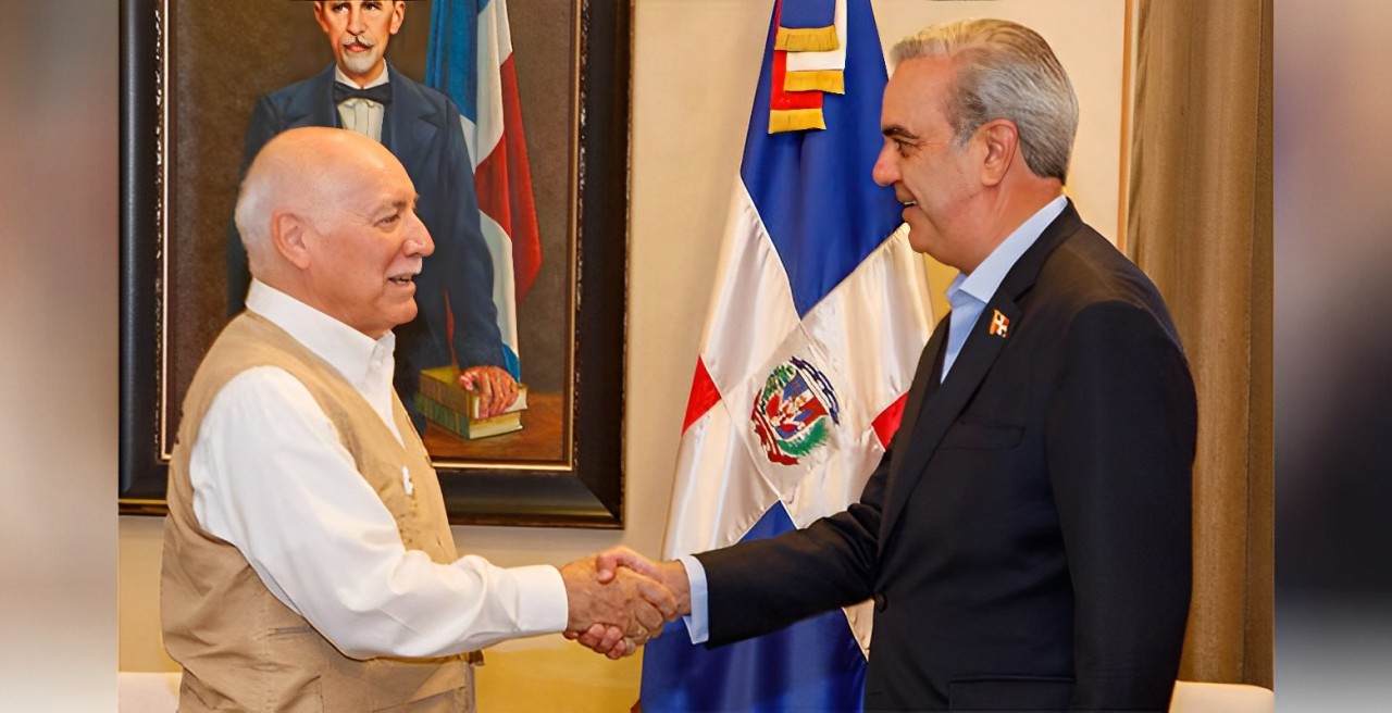Abinader recibe al jefe de la Misión OEA y otros observadores electorales