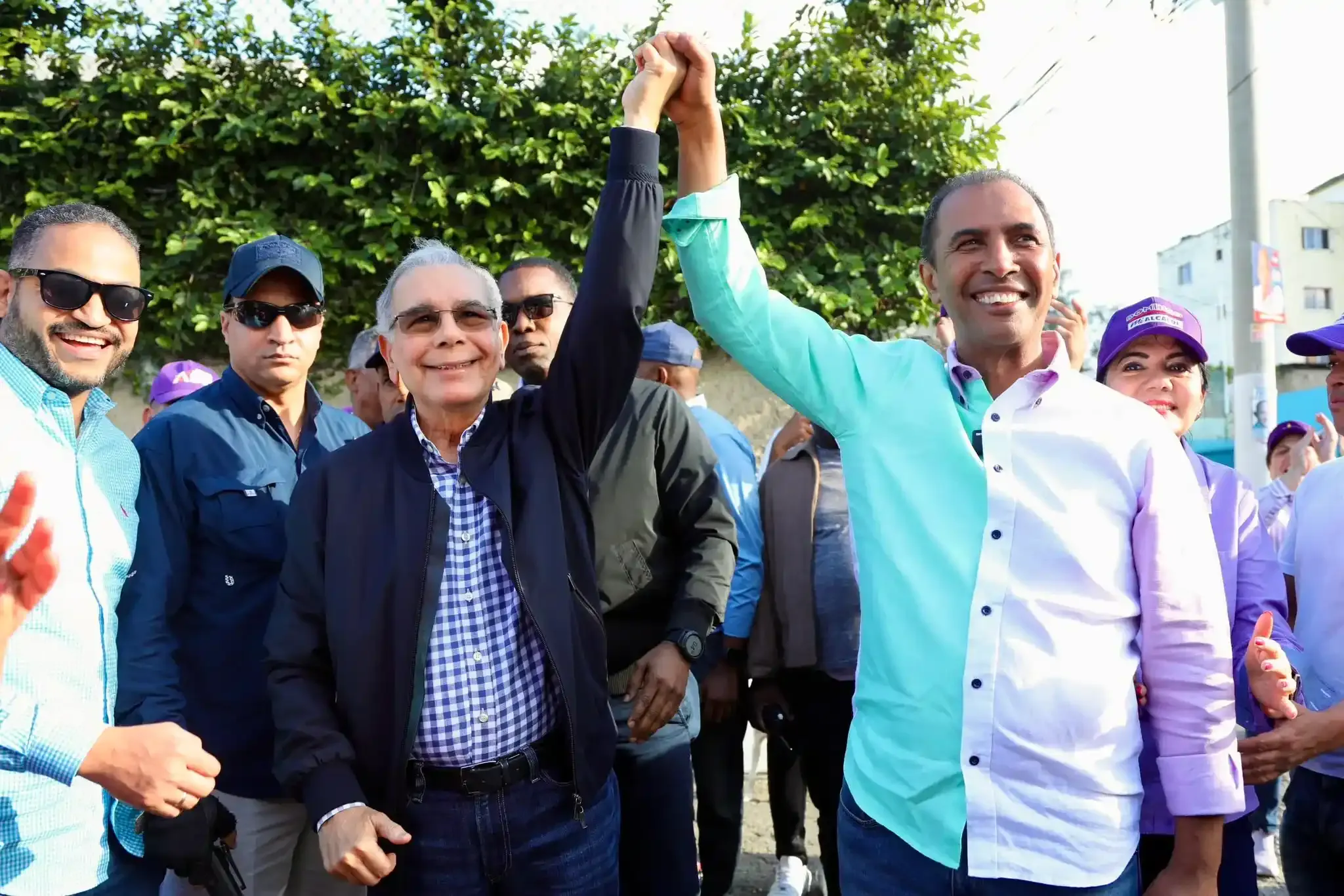 Con foto de Danilo y Domingo, el PLD dice “se les cayó el muñeco”