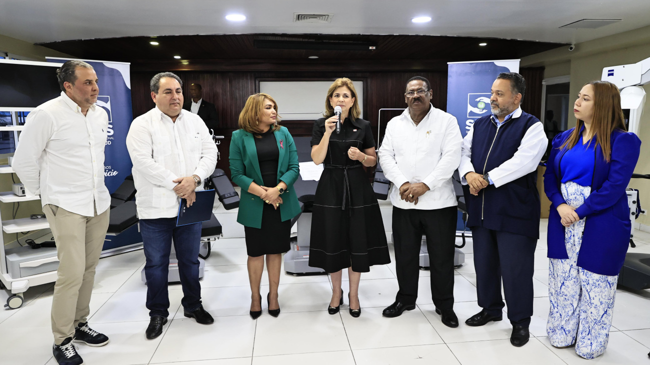 Vicepresidenta Raquel Peña entrega equipos por más de RD 61 millones al Hospital Dr. Moscoso Puello