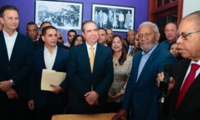 Francisco Javier García inscribe precandidatura presidencial PLD