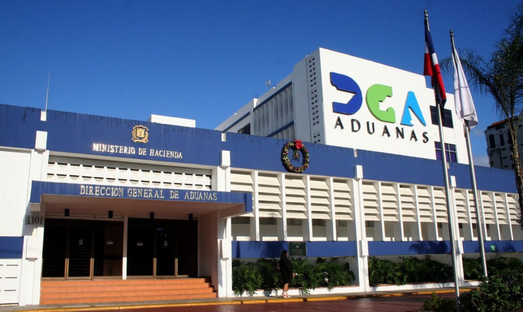 Aduana dominicana continúa labores ante situación climática