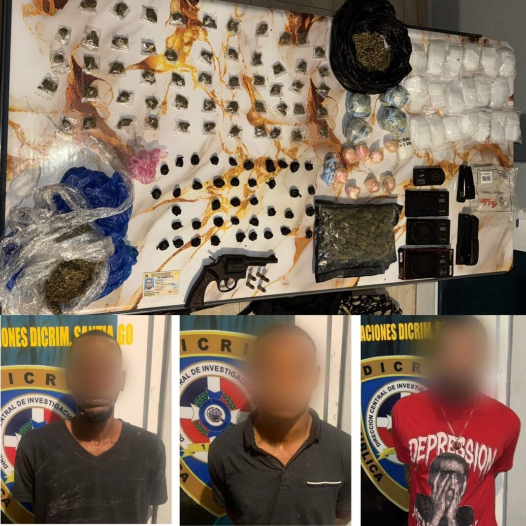 Arrestan a “El Maestro”, “Goro” y “Soldo” en flagrante delito; les ocupan arma ilegal y drogas en Santiago
