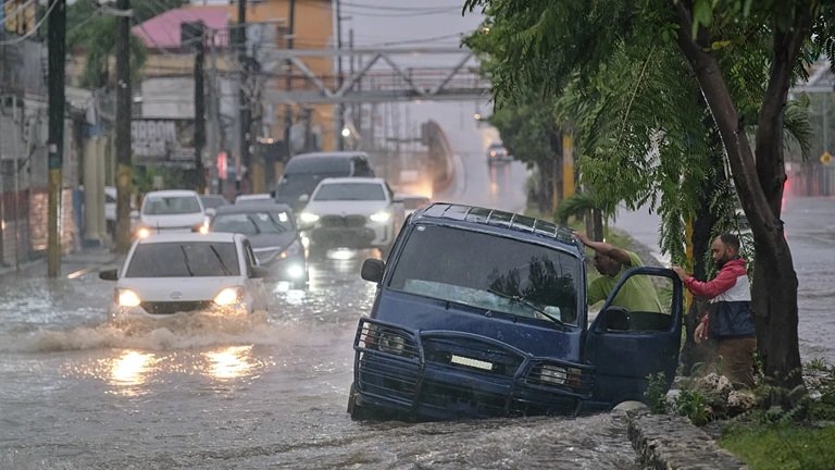 Huracán Melissa abandonó a Jamaica rumbo a Santiago Cuba