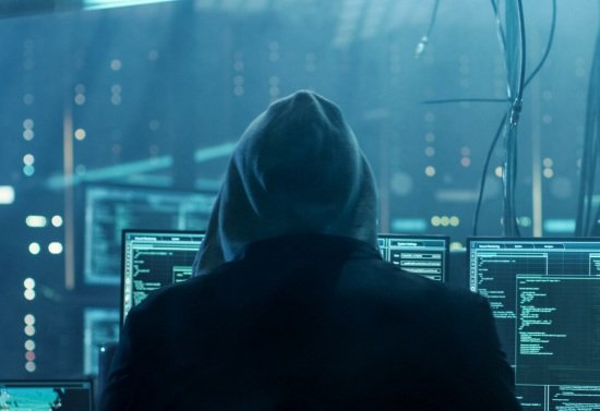 Imponen 10 años de prisión a dos hombres por fraude digital