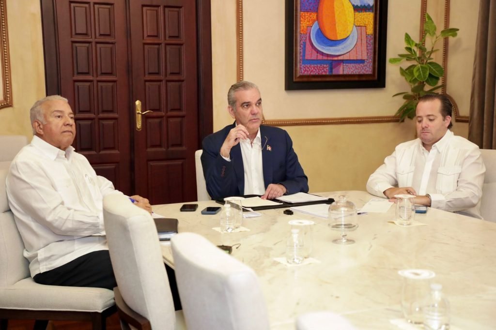 Presidente Abinader encabeza reunión virtual con 15 gobernadoras para pasar balance tras el paso del huracán Melissa