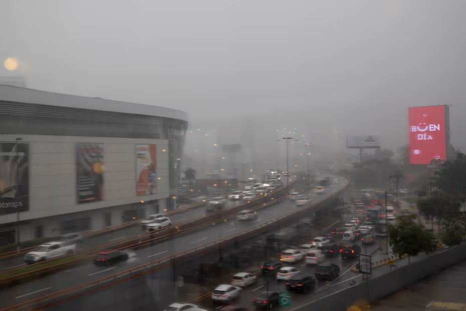 Vaguada inducida por Melissa mantiene condiciones lluviosas