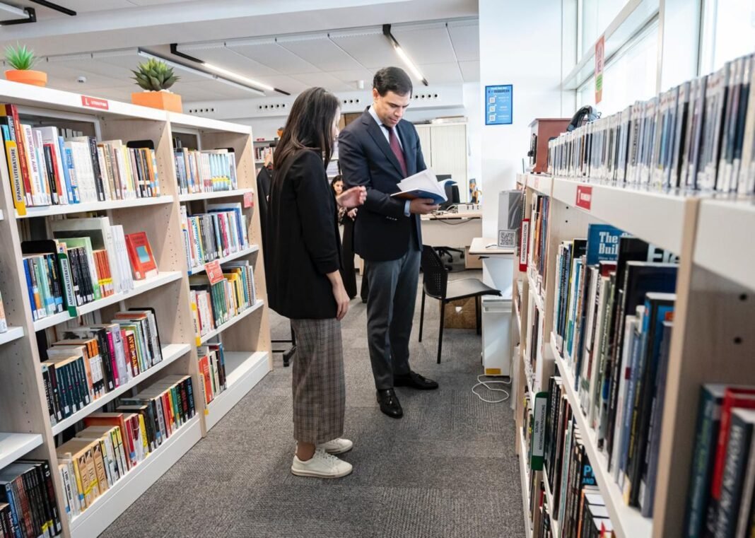 VALENCIA: Ministro Cultura RD visita campus de Berklee