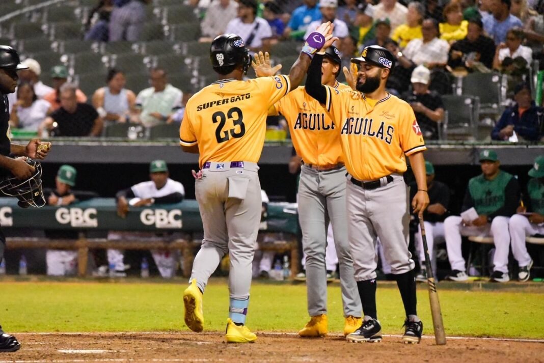 14 ponches y poder ofensivo conducen a las Águilas a triunfo sobre Estrellas.