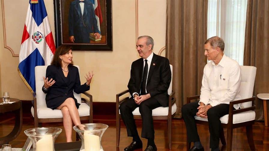 Abinader recibe en el Palacio Nacional a la gobernadora de New York, Kathy Hochul