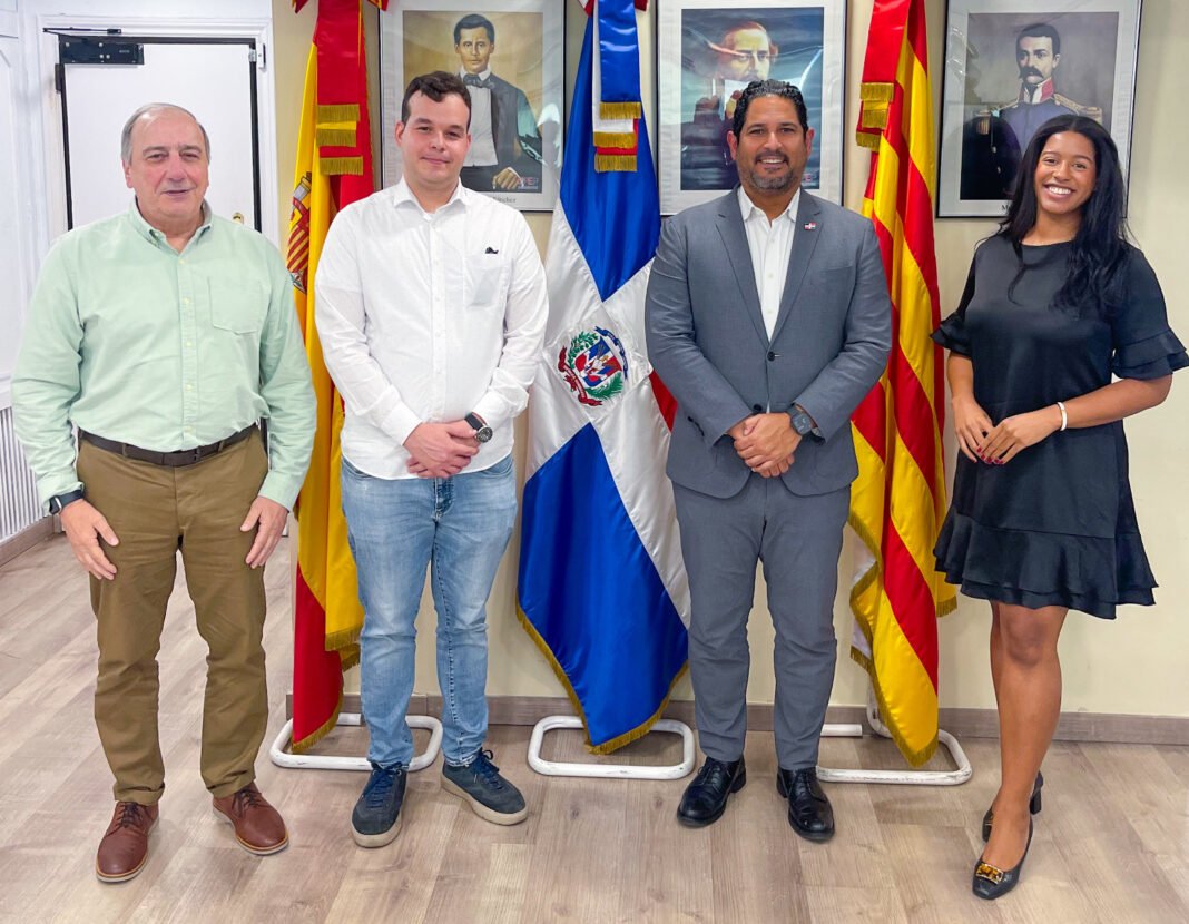 BARCELONA: Consulado recibe joven quiere invertir en la RD