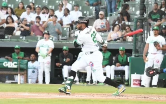 Buen pitcheo y ofensiva oportuna dan triunfo a las Estrellas por blanqueada sobre el Licey