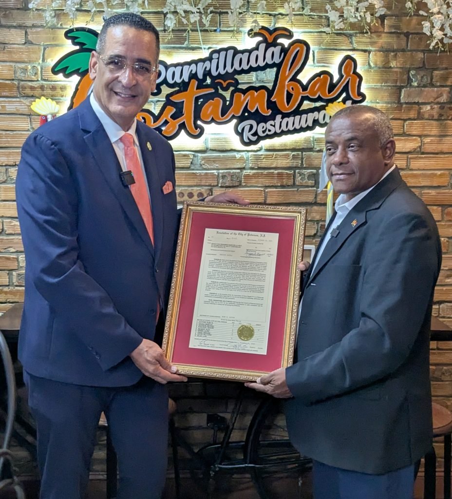 Concejales Vélez, De La Rosa y alcalde Eric Adams reconocen a periodistas y distinguen a News Digital TV en su 5° aniversario.