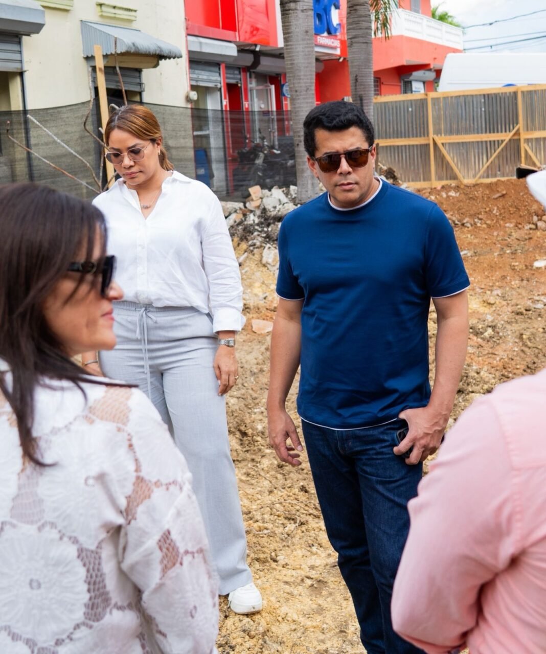 David Collado supervisa obras que ejecuta turismo en Higüey.