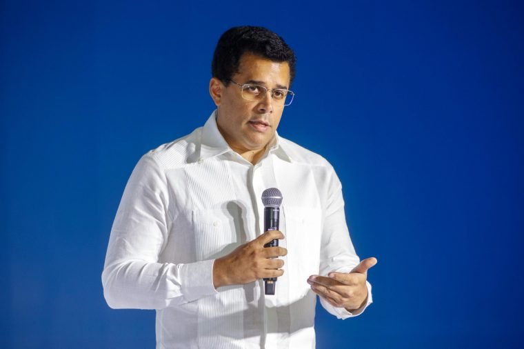 Dice 400 mil colombianos visitarán Dominicana en 2025