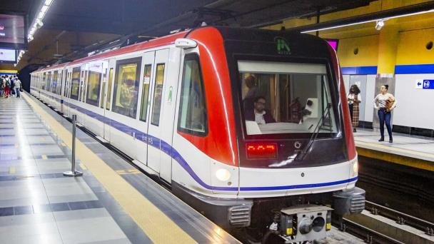 El apagón obliga a evacuar las líneas del Metro y el Teleférico