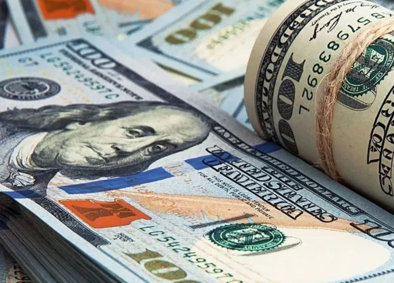 El dólar bajó 13 centavos; este lunes era vendido RD$64.30