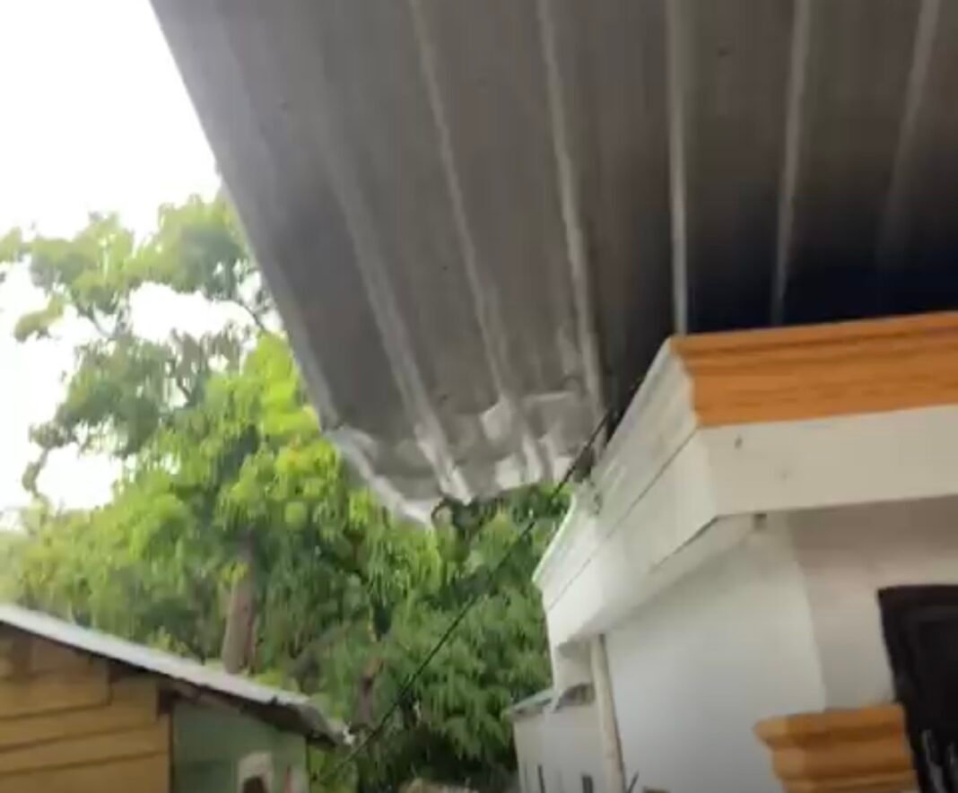 Fuerte tornado en Mao afectó casas y sembradíos este sábado