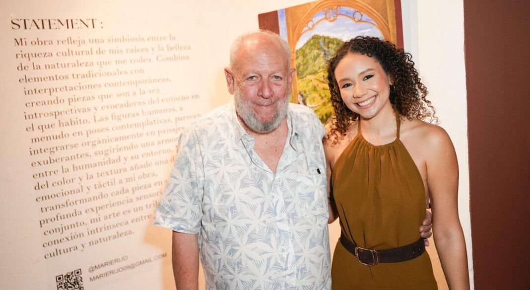 Joven artista abre su primera exposición en Casa de Teatro