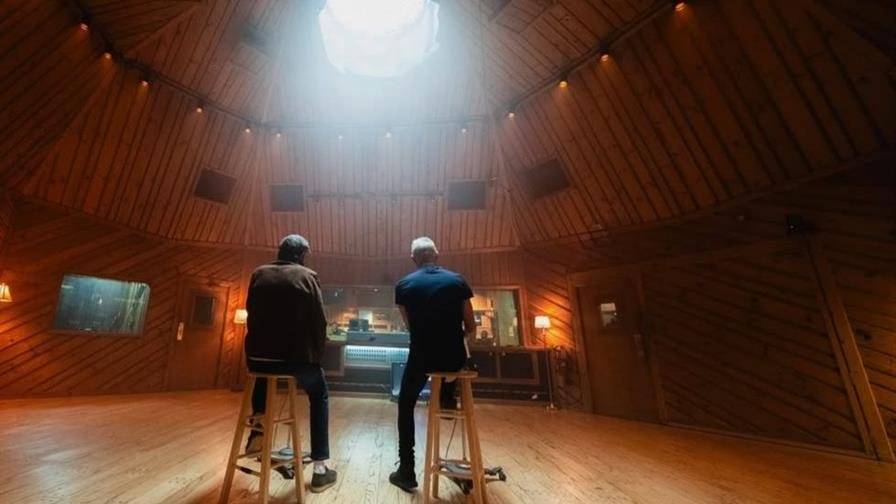 Juan Luis Guerra y Sting colaboran por primera vez en nueva versión de «Estrellitas y duendes»