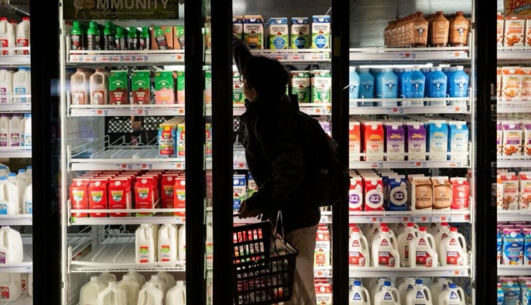 Juez Federal Ordena a la Administración Trump Financiar en su Totalidad el Programa de Alimentos SNAP Durante el Cierre del Gobierno