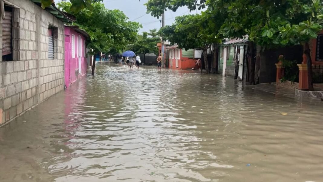 Lluvias causan inundaciones en sectores provincia de Barahona