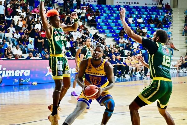 Mauricio Báez vence San Carlos en la final del TBS Distrito 2025