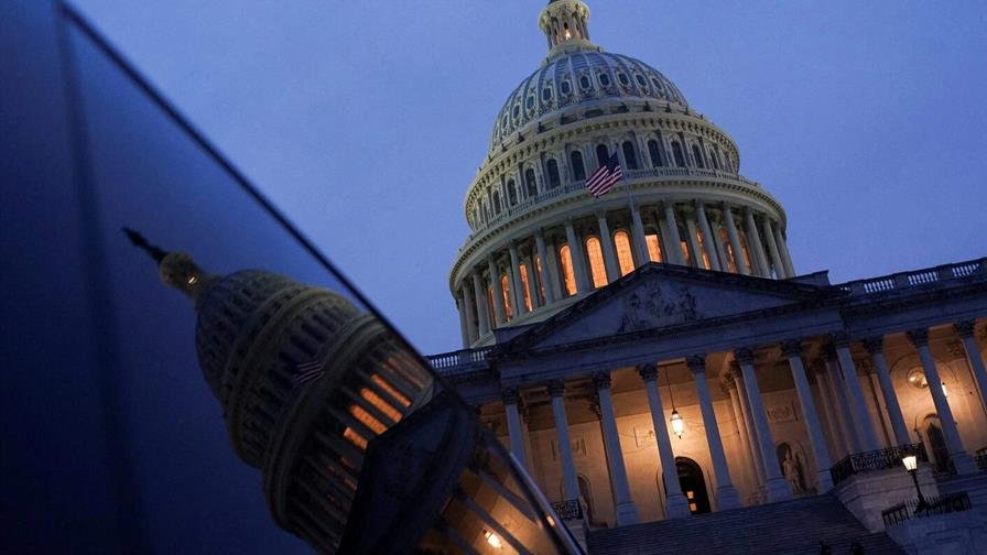 Por aire y por tierra, congresistas vuelven a Washington para votar reapertura de Gobierno