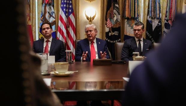 Senado EU rechaza limitar poderes Trump sobre ataque a Venezuela