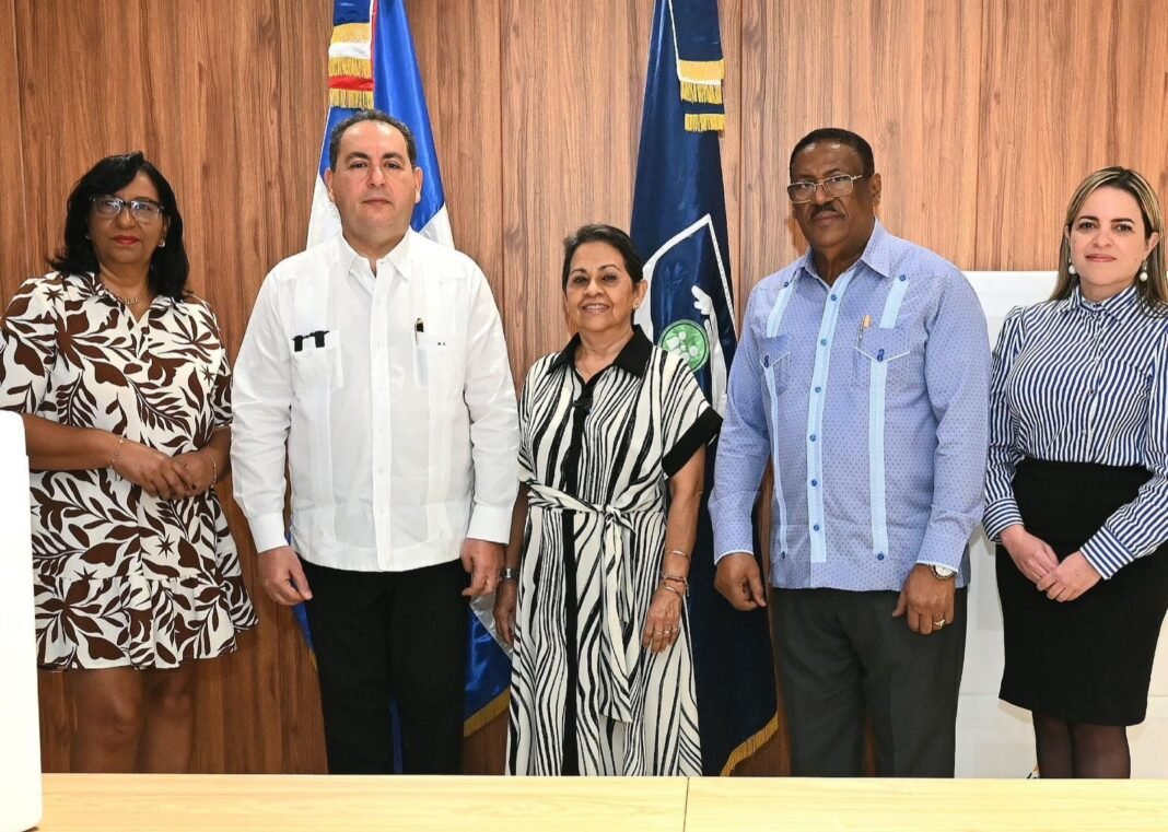 Voluntariado Banreservas dona miles de vacunas contra la influenza al Servicio Nacional de Salud