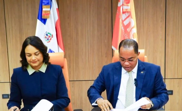 BANDEX y FemRD acuerdan crédito a mujeres empresarias