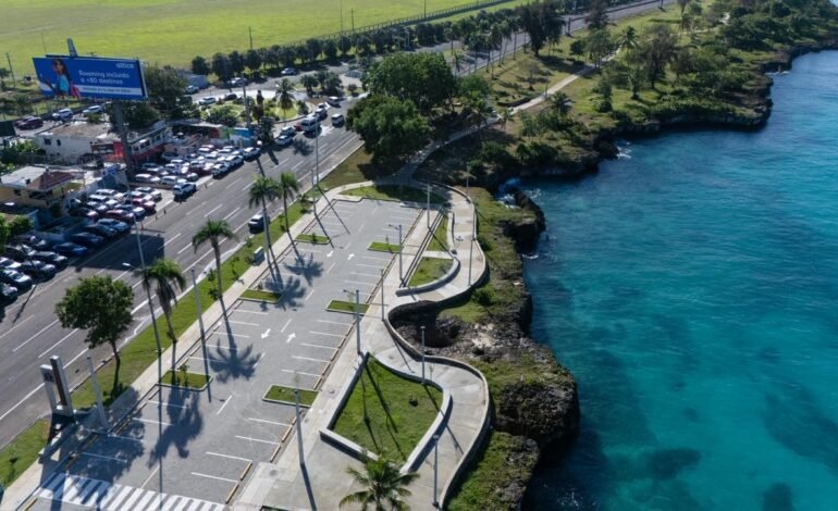Abinader y Collado inauguran parque submarino La Caleta