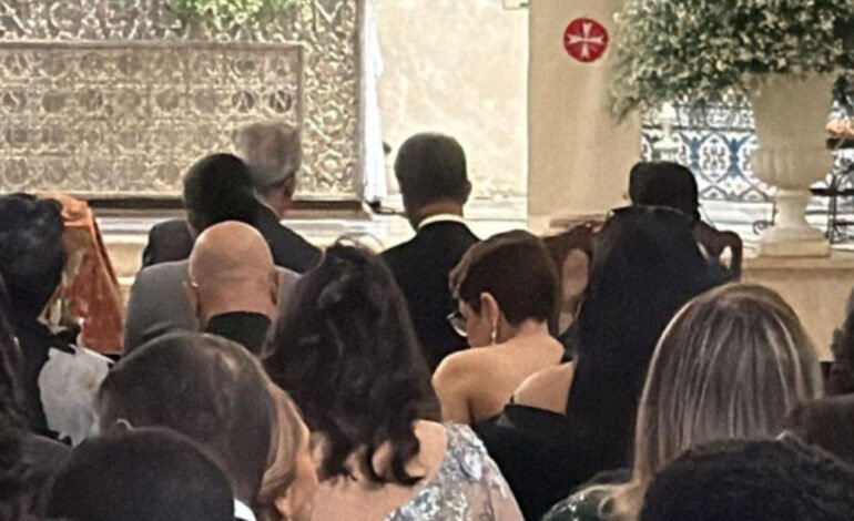 Abinader y Leonel participan juntos en ceremonia de boda