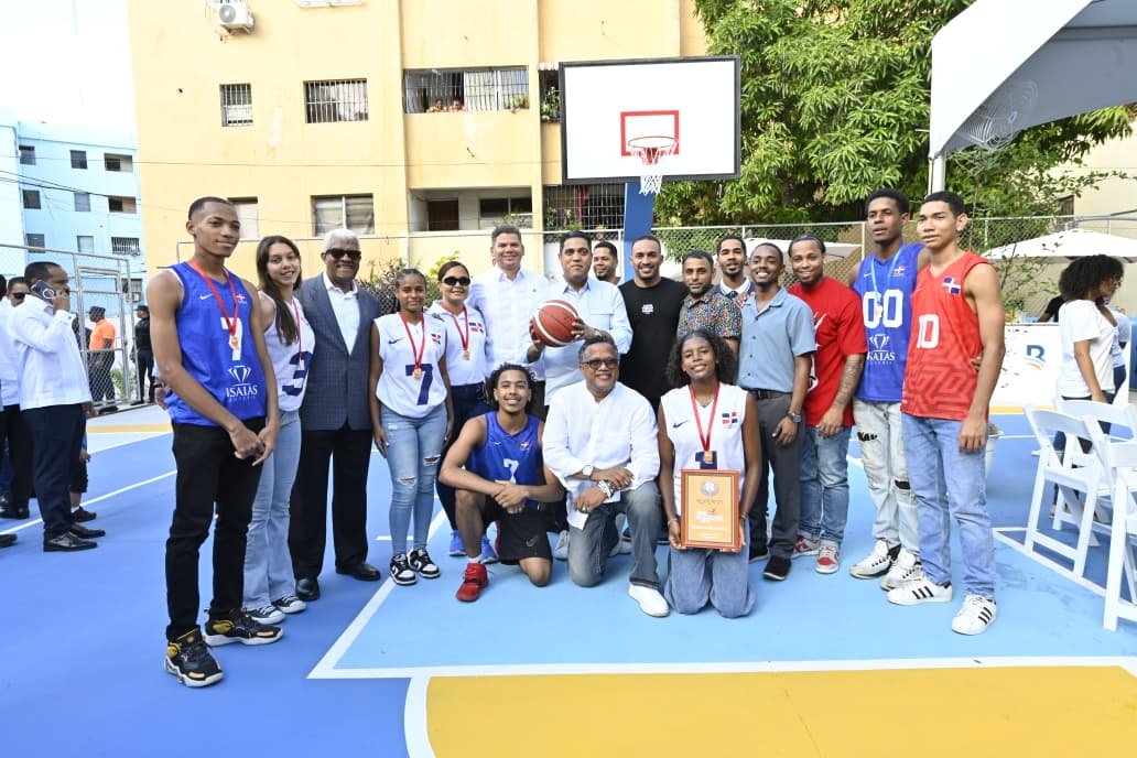 Banreservas remodela emblemática cancha mixta en Villa Consuelo