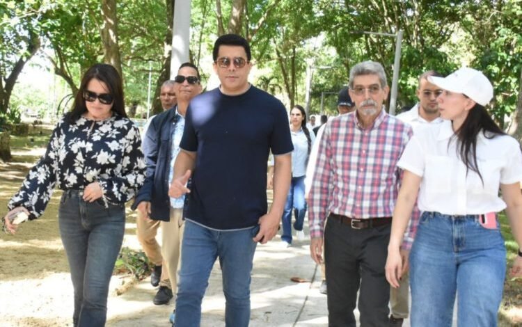 Ministro de Turismo supervisa reconstrucción del Parque Nacional Submarino La Caleta