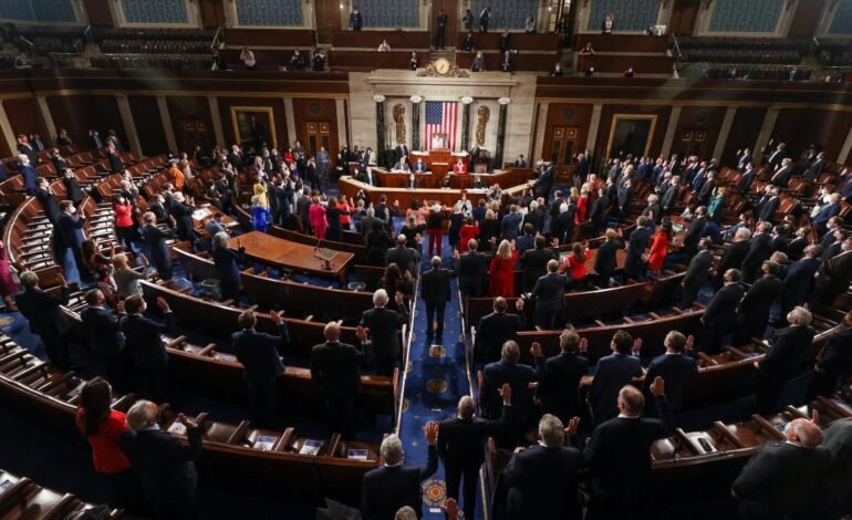 EEUU: Demócratas presentan moción contra guerra Venezuela