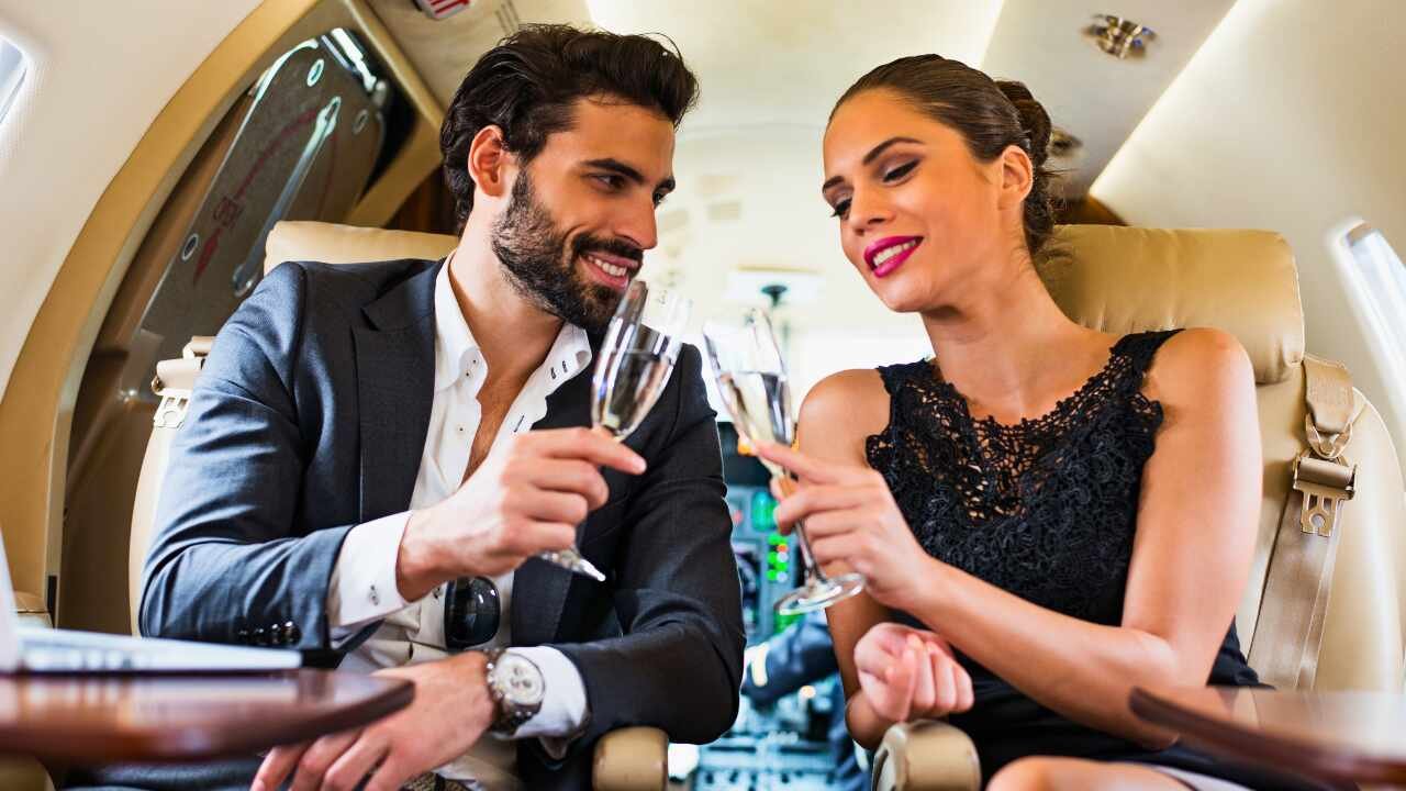 El dinero sí compra felicidad y no tiene un límite claro, según estudio