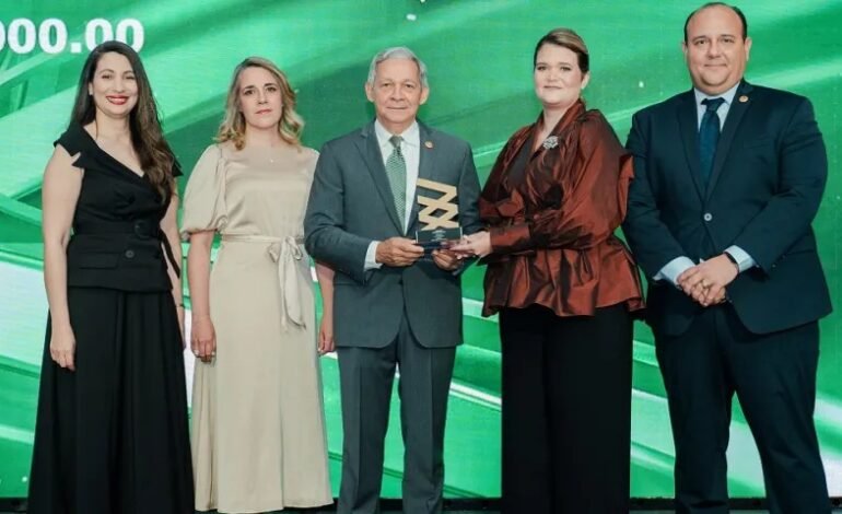 Frente Amplio saluda arrestos por fraude millonario SeNaSa