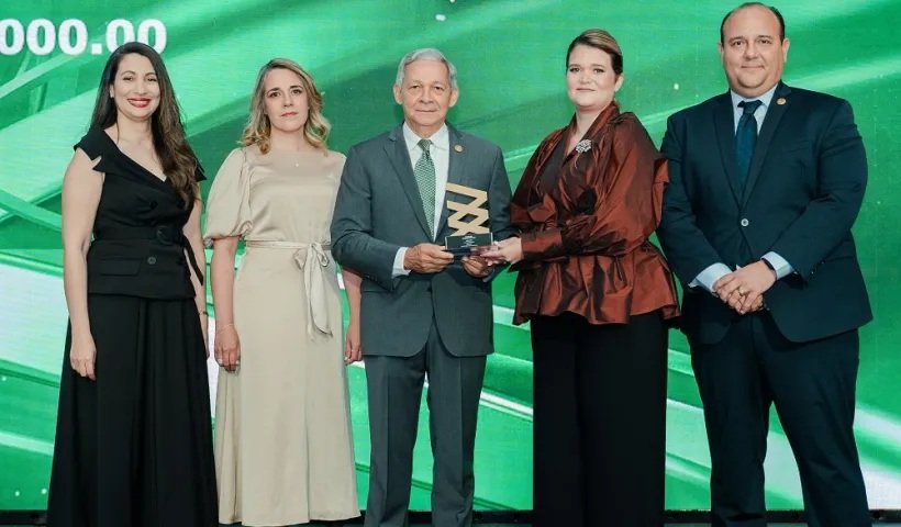 Frente Amplio saluda arrestos por fraude millonario SeNaSa