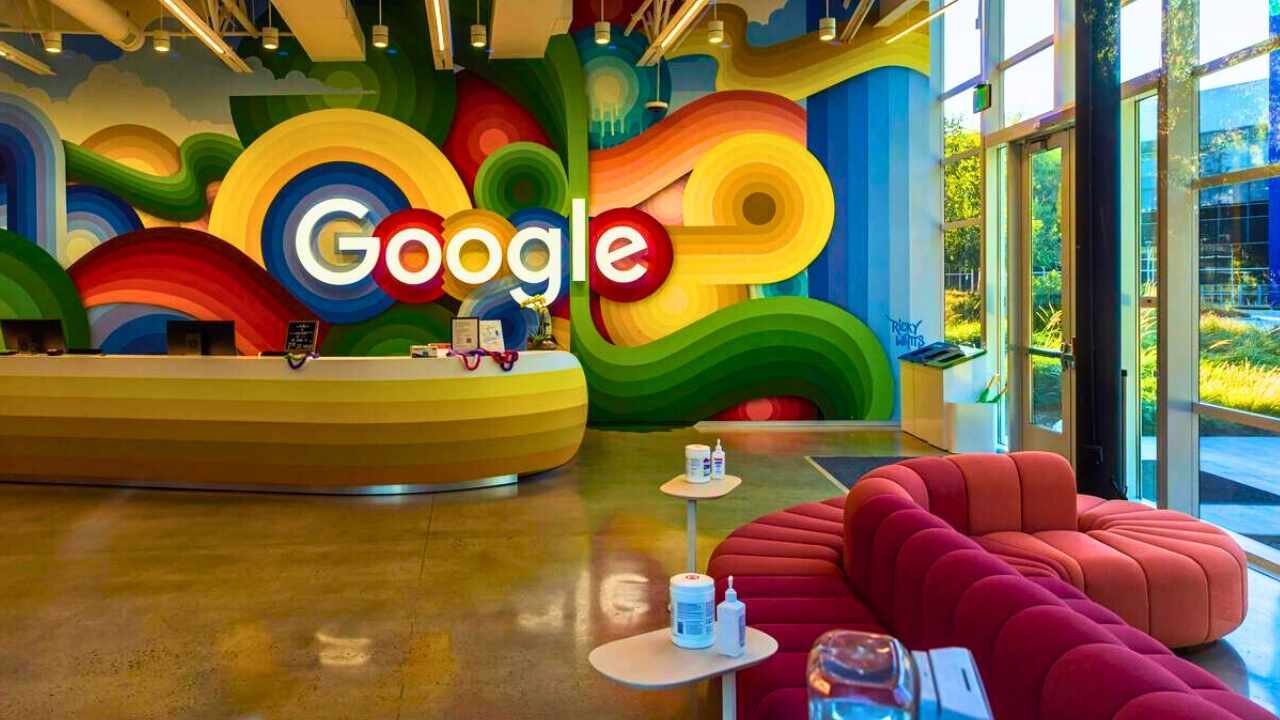Google lanza formación gratuita en inteligencia artificial con 5 minicursos para iniciarte
