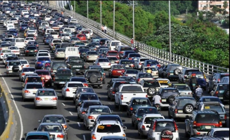 Hay un colapso en el tránsito en la ciudad de Santo Domingo