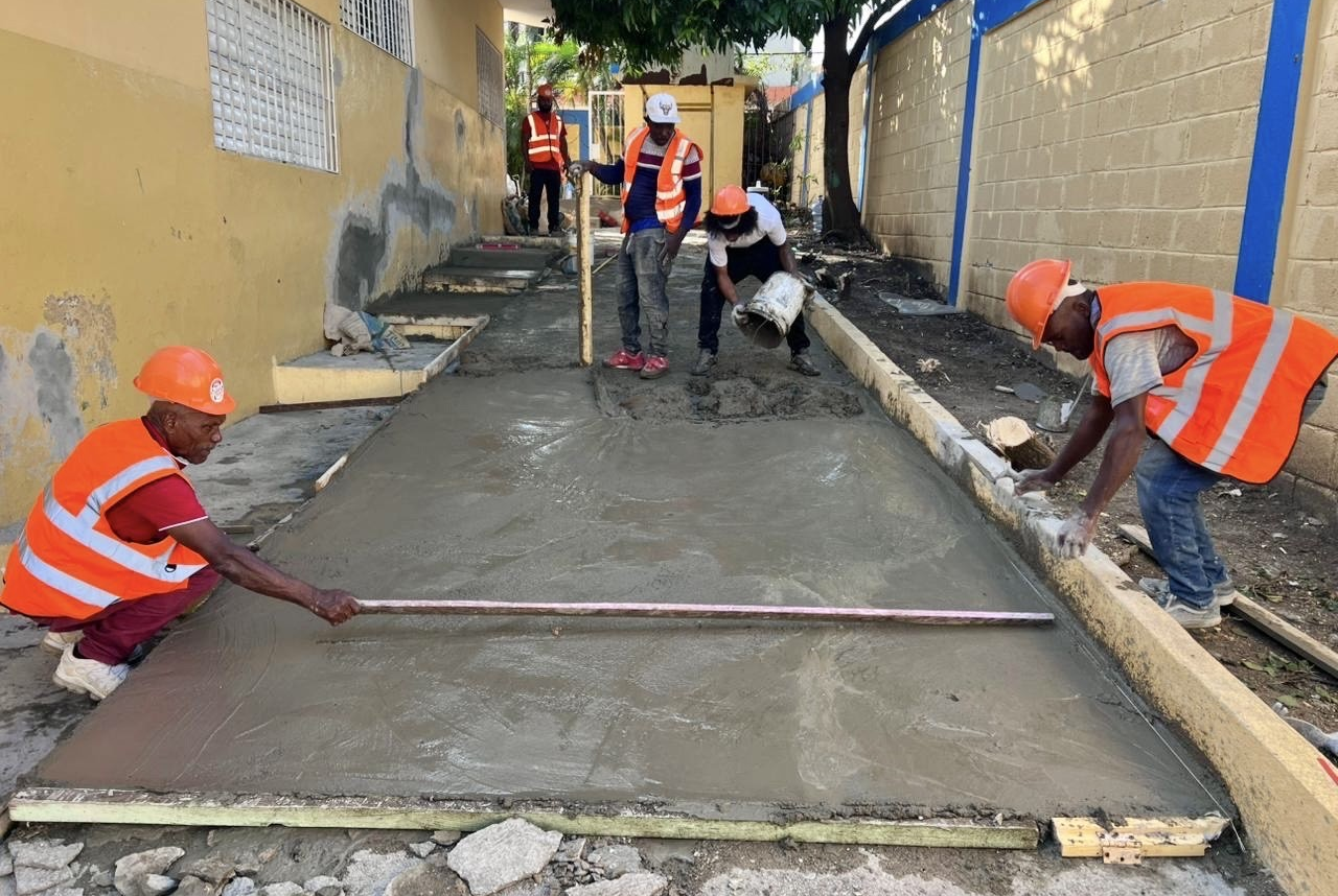 Infraestructura Escolar construye nuevas aulas; ofrece mantenimiento
