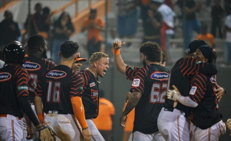 Los Toros derrotan al Licey y se afianzan segundo lugar beisbol