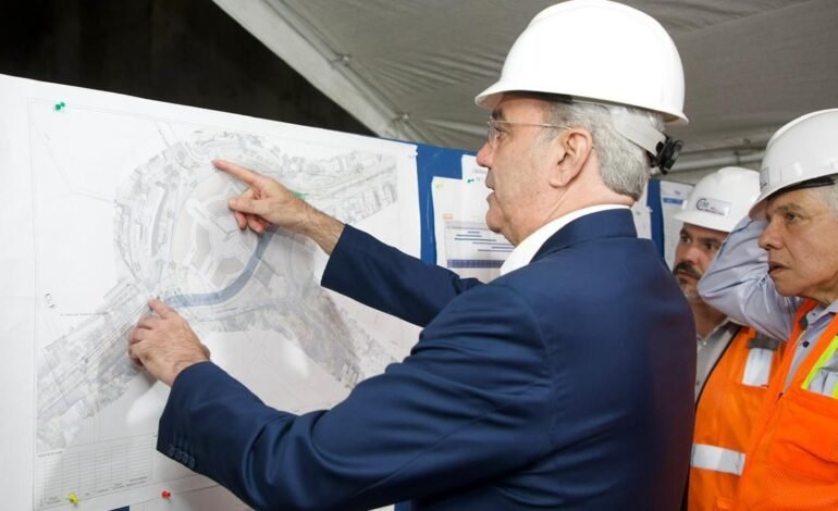 Luis Abinader supervisa túnel bajo la Plaza de la Bandera