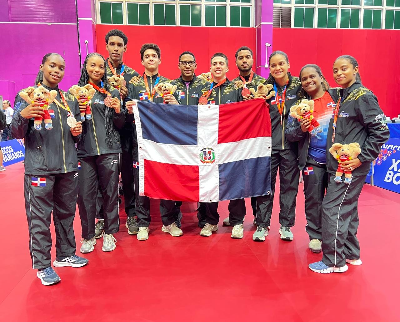 Mejores atletas en la categoría superior en nacional tenis mesa