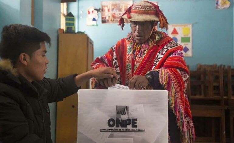 PERU: JNE confirma 34 fórmulas presidenciales y 1.400 al Senado