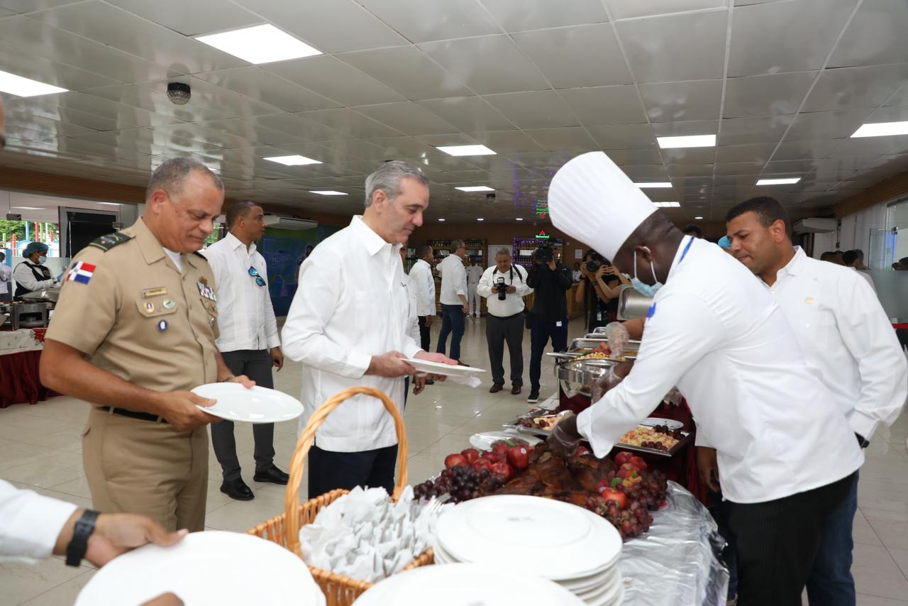 Presidente Abinader almuerza con militares y reafirma su compromiso con la modernización de las Fuerzas Armadas