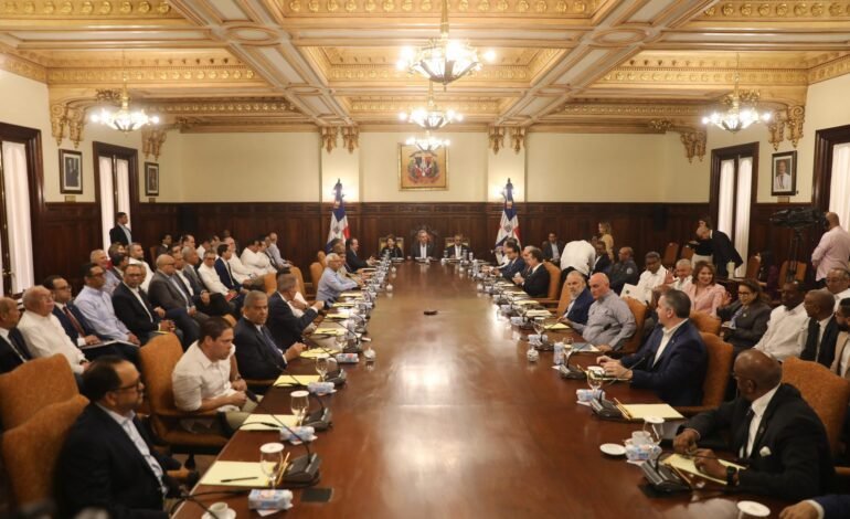 Presidente Abinader convoca consejo ministros y directores
